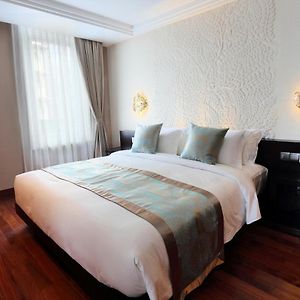Petite King Room