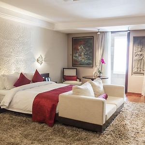 Grand King Room